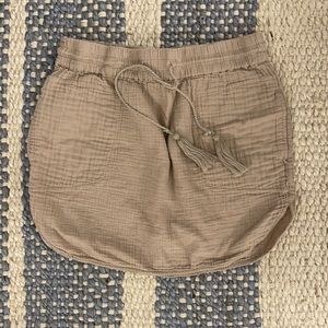 Aritzia skirt- size small